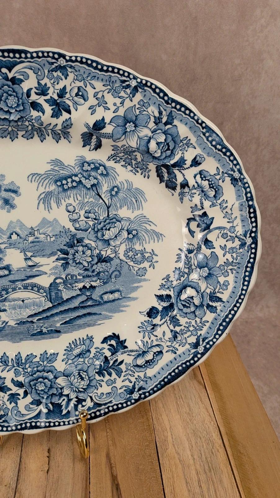 Grand plat ovale anglais Churchill bleu décor paysage