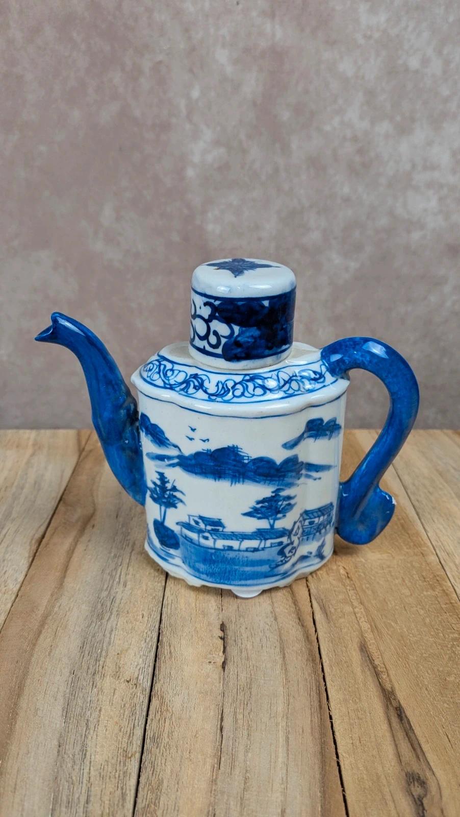 Théière chinoise bleu blanc décor paysage