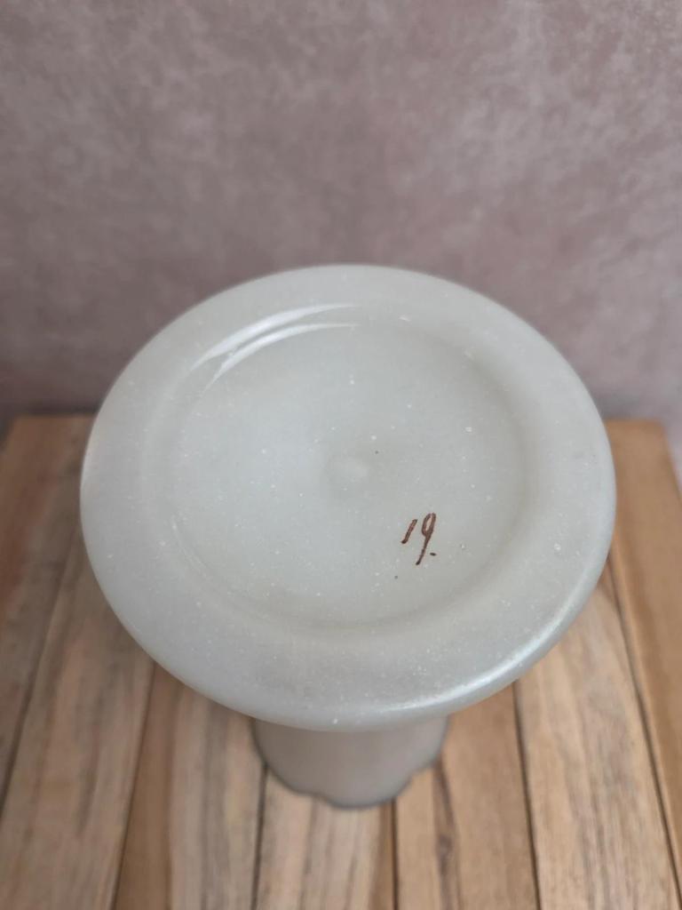Vase ancien Art nouveau en verre givré émaillé – décor d’iris