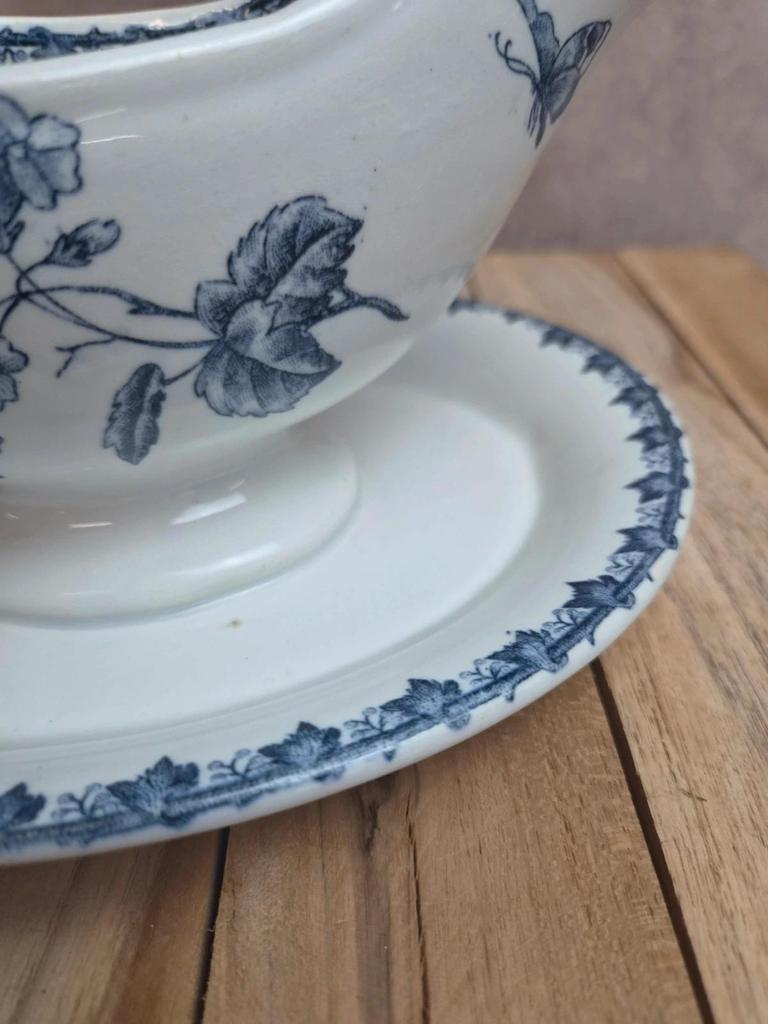 Saucière ancienne Sarreguemines forme Bambou – décor bleu non répertorié – terre de fer