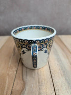 Tasse ancienne en terre de fer Sarreguemines décor polychrome