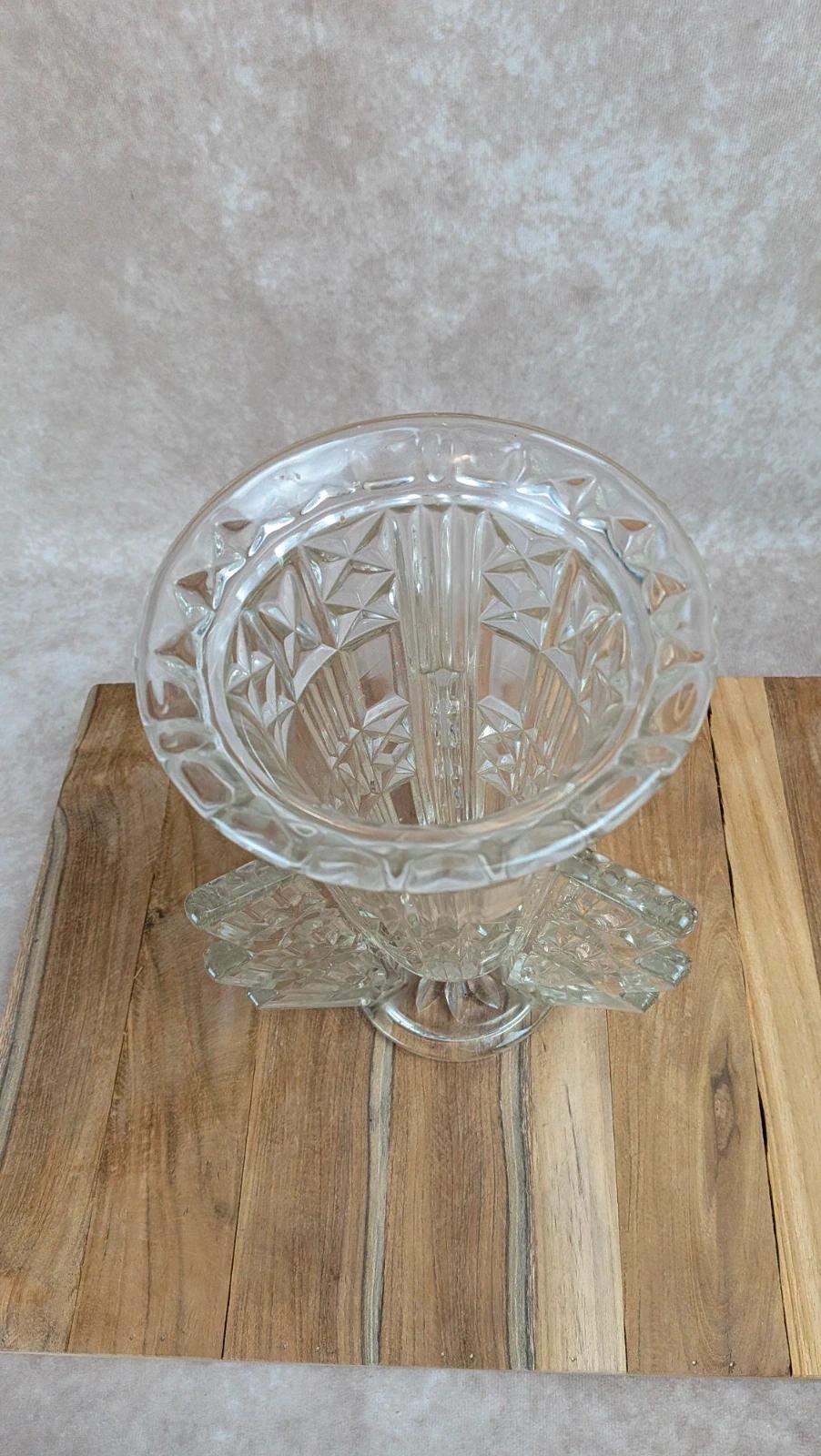 Vase Art Déco « Fusée » en verre moulé