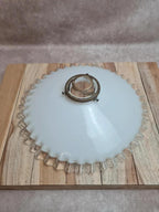 Abat-jour ancien en opaline blanche bord festonné – style vintage chic 💡