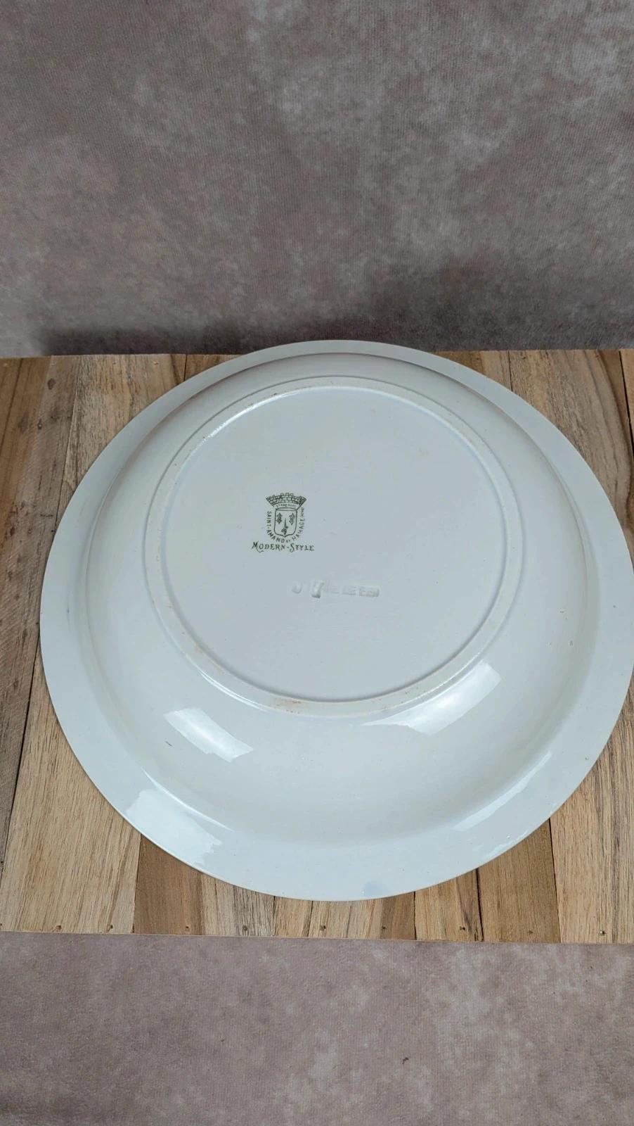 Grand plat creux Saint-amand & Hamage – modèle Modern-style en terre de fer