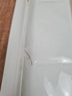🧼 Ancien porte-peigne ou vide-poches en faïence blanche à décor géométrique noir et ocre
