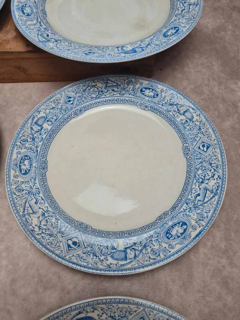 Assiettes terre de fer anglaises 1872 💙 Émile Bourgeois Grand Dépôt Paris – décor bleu rare – lot 8