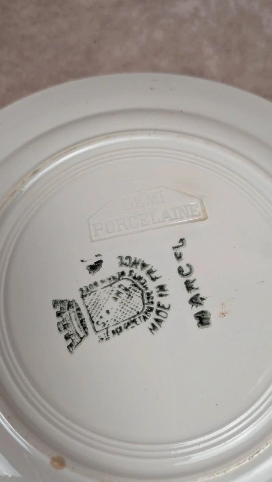 Lot de 6 petites assiettes demi-porcelaine Saint-amand modèle Marcel