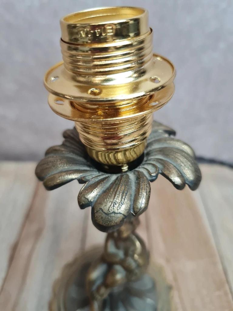 Lampe ancienne putti / angelot en métal patiné – pied décoratif vintage E14
