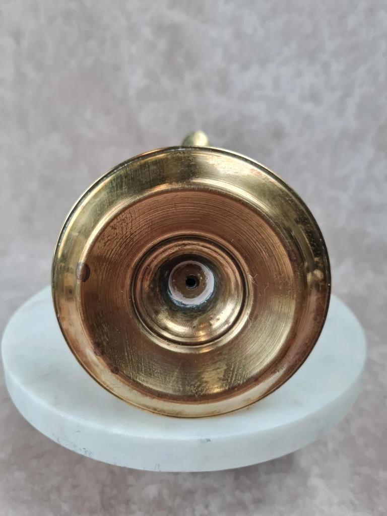 Ancien bougeoir / lampe à huile en laiton