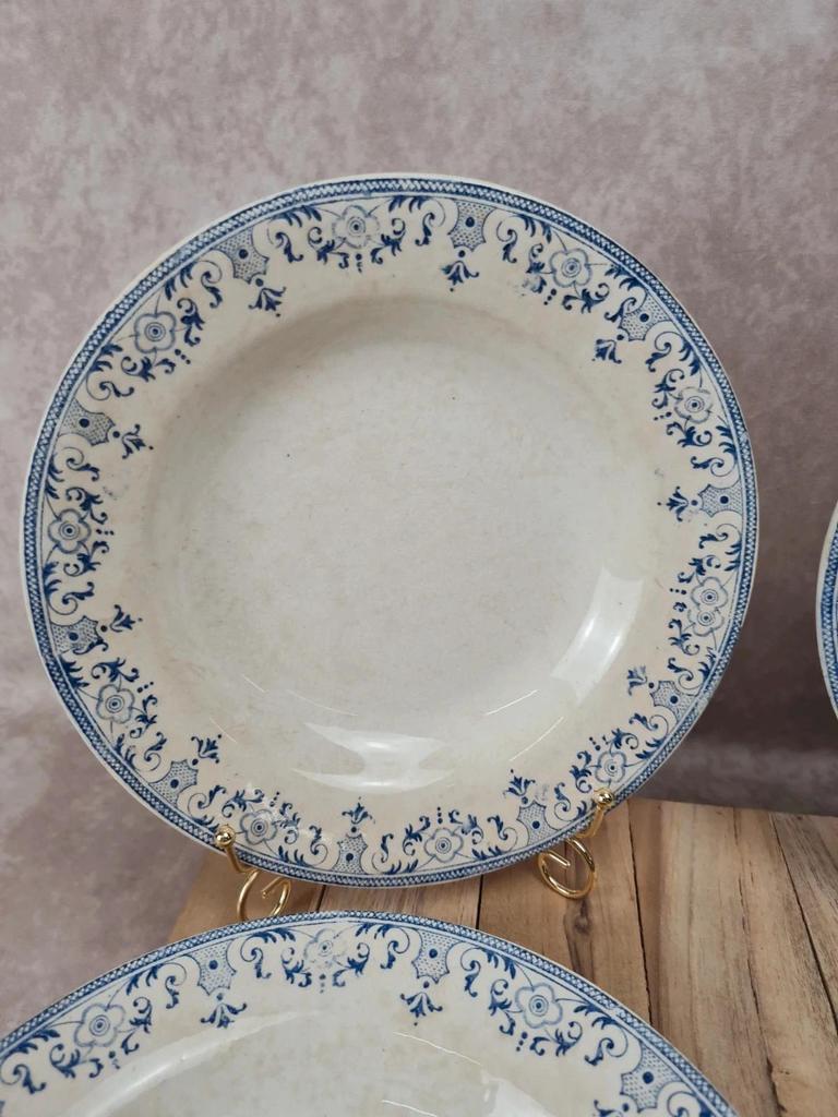 Lot de 7 assiettes creuses anciennes Creil et Montereau. Service La Vallières,23 cm