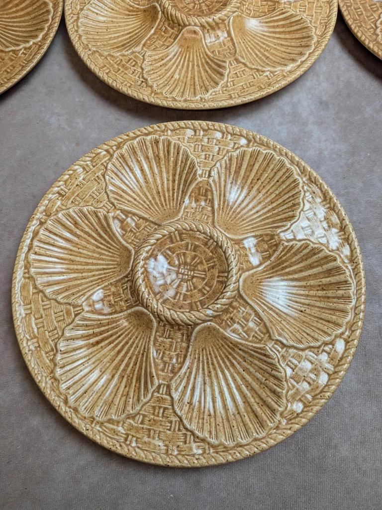 Lot de 7 assiettes à huîtres Longchamp barbotine coquillages vintage