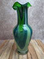Vase en verre soufflé attribué à Murano vert bleu opalin