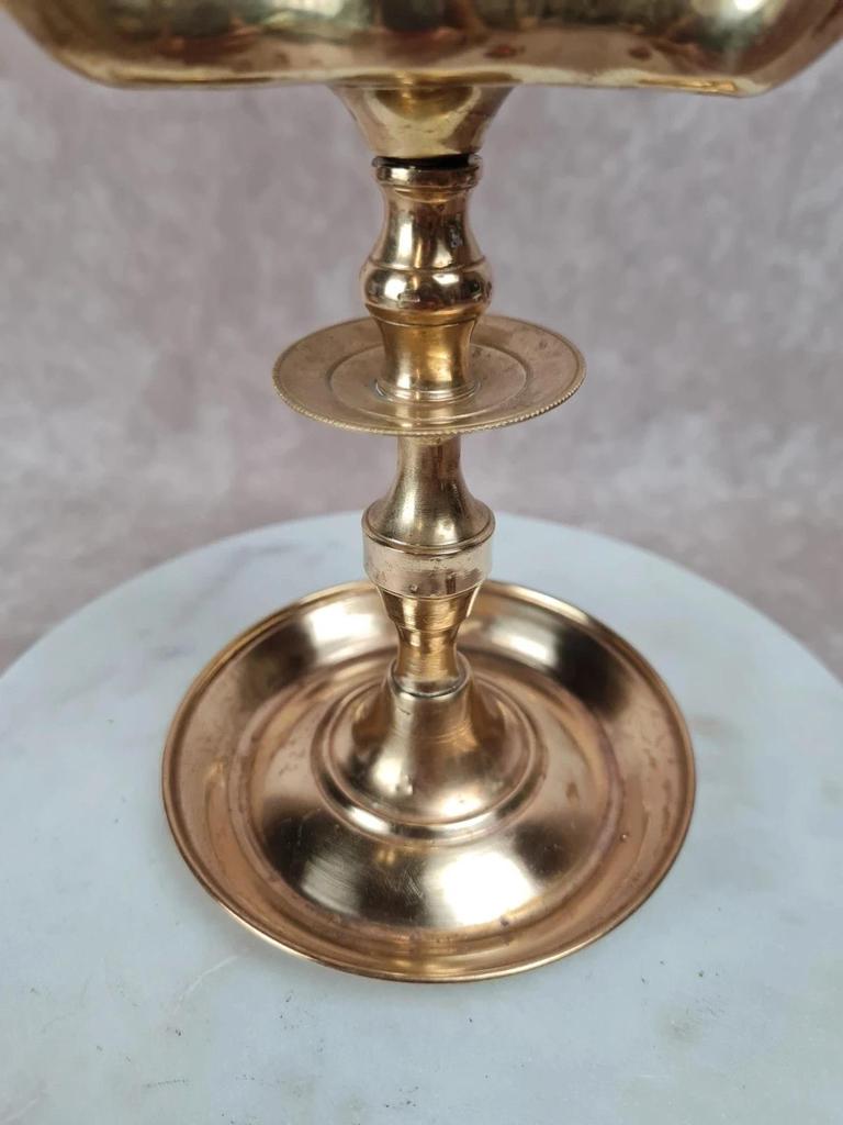 Ancien bougeoir / lampe à huile en laiton