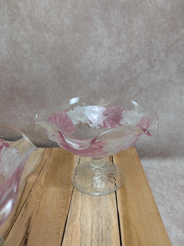 Lot de 3 coupes vintage en verre pressé décor floral rose