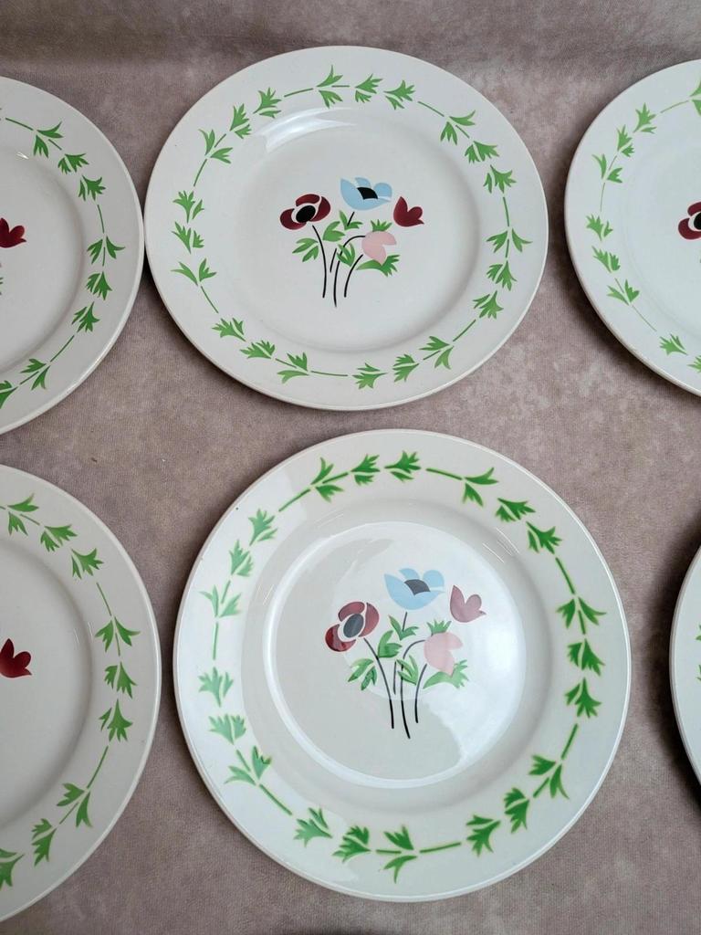 Lot de 9 assiettes plates en terre de fer Digoin Sarreguemines – Modèle Poupette – Vintage