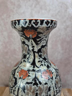 Vase chinois en porcelaine – Décor floral Famille Noire – Fond noir – 31,5 cm