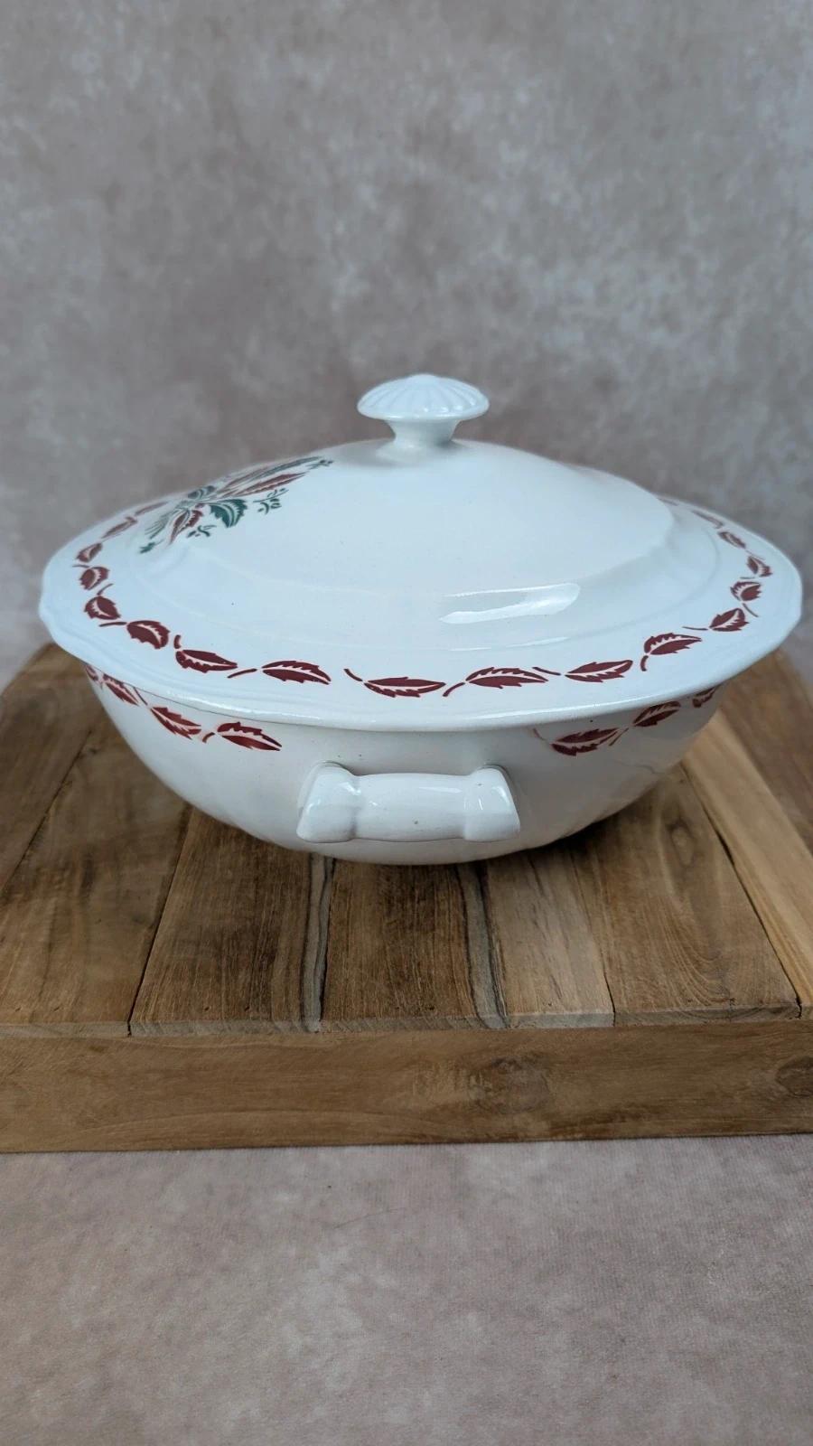 Belle soupière ancienne L’amandinoise – modèle “auvergne”