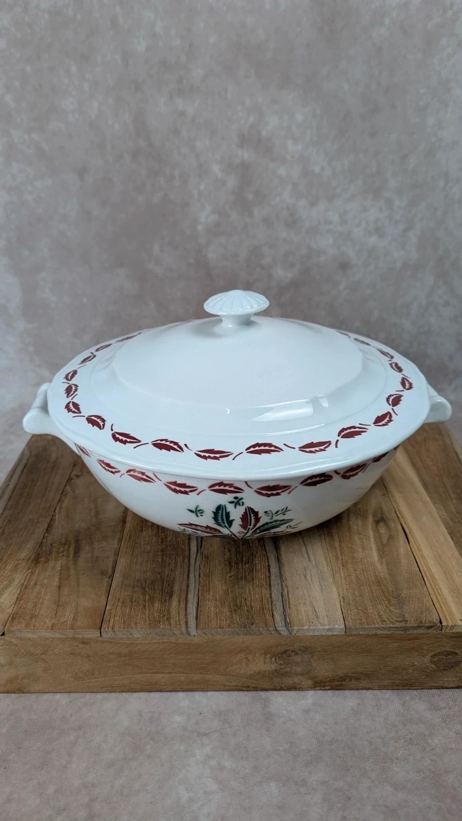 Belle soupière ancienne L’amandinoise – modèle “auvergne”