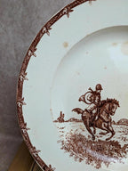 Plat ancien en terre de fer Jules Vieillard Bordeaux modèle Chasseur