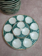Service 12 assiettes + plat à huîtres Longchamp barbotine coquille