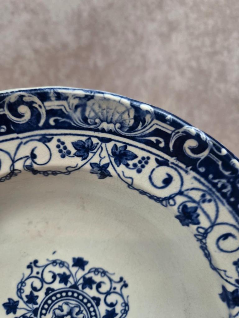 Assiette creuse Jules Vieillard Bordeaux – service Louis Xv