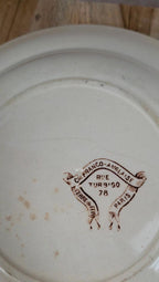 Lot de 2 assiettes creuses en terre de fer – Cie Franco-anglaise, Rue Turbigo 78 Paris 🤎
