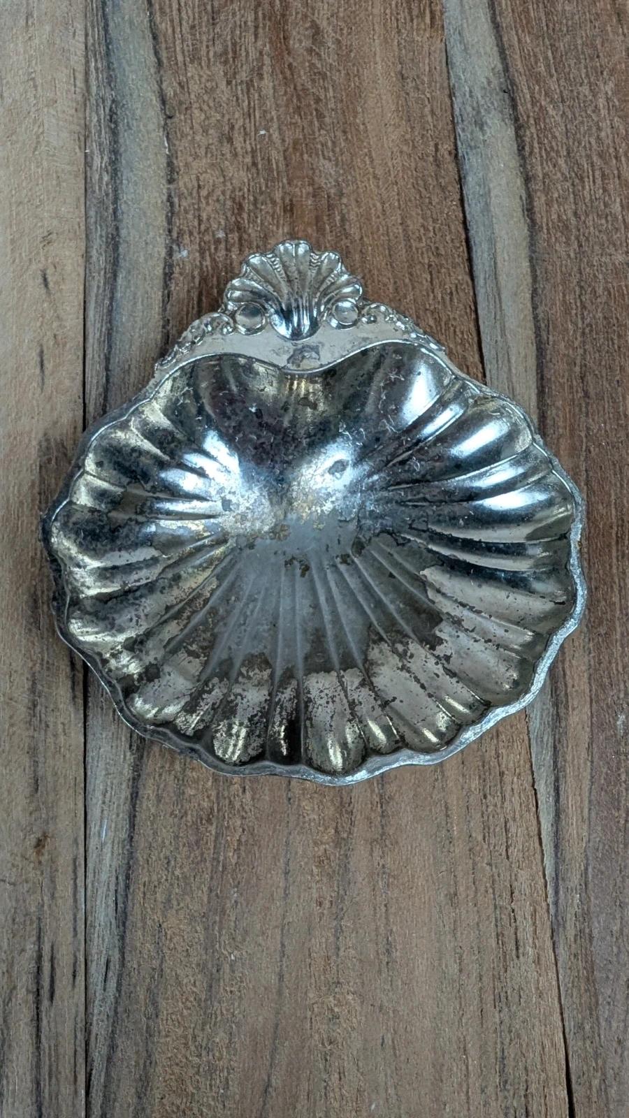Petite coupelle coquille en métal argenté vintage