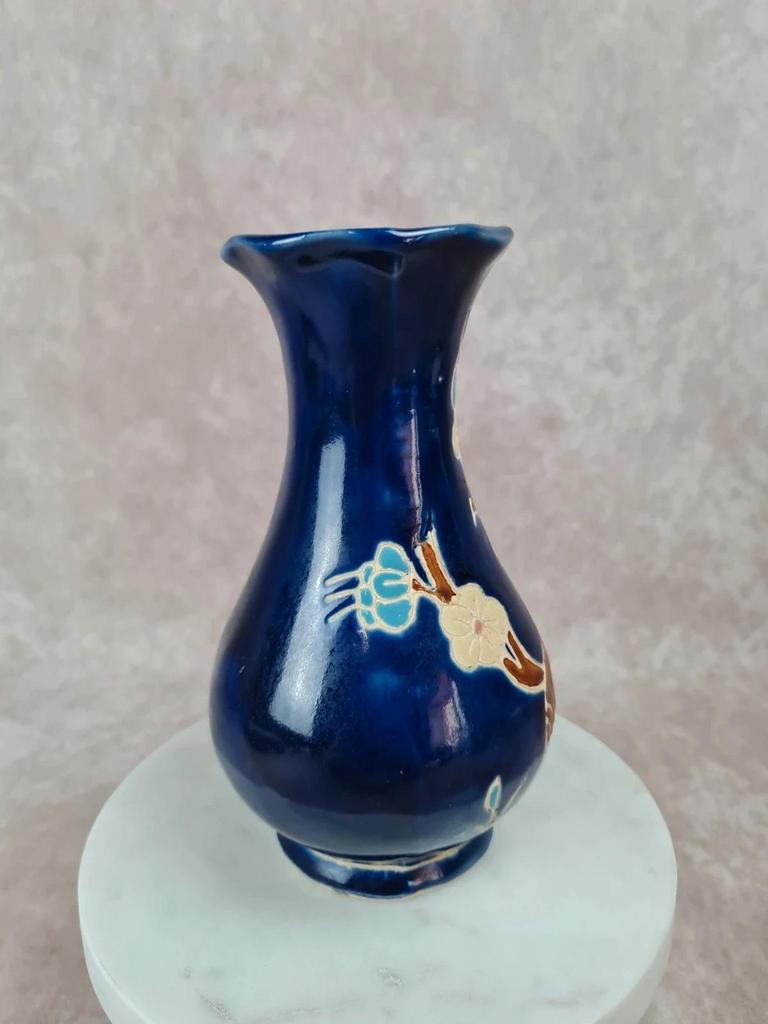 Vase ancien en faïence – décor en émail tubulaire