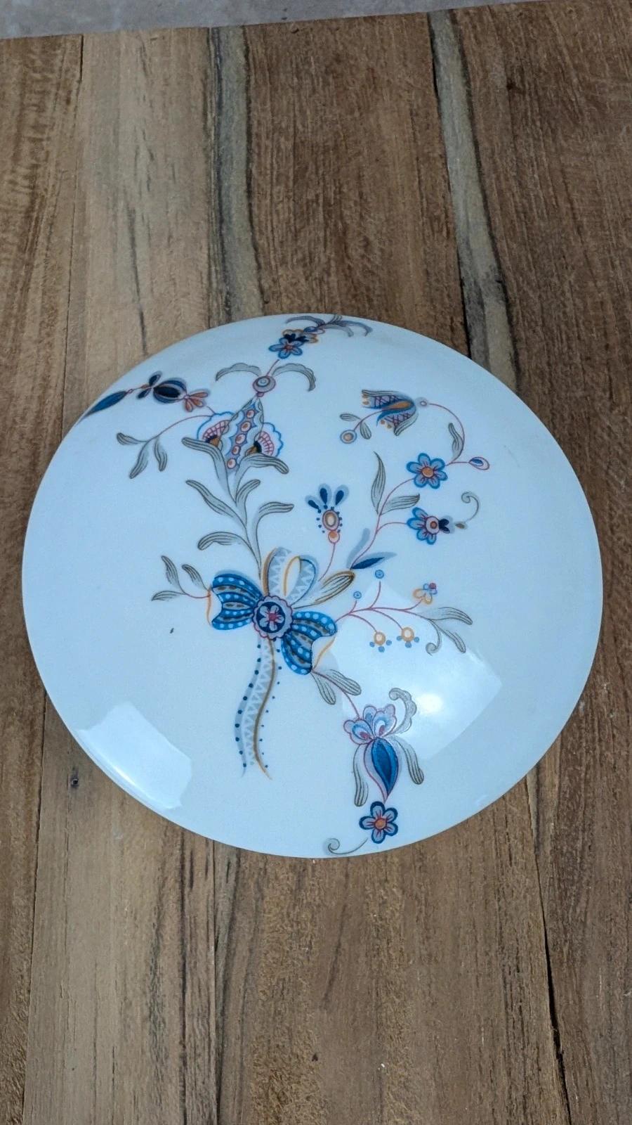 Boîte ancienne en porcelaine de Limoges