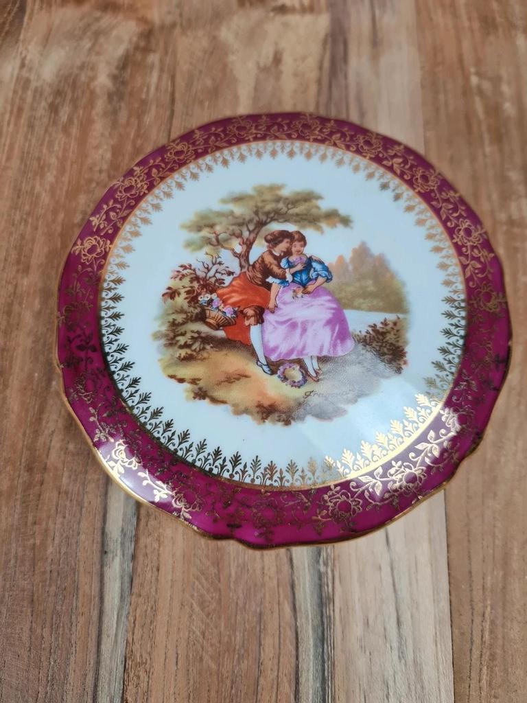 💖 Boîte en porcelaine de Limoges – décor Fragonard 💖