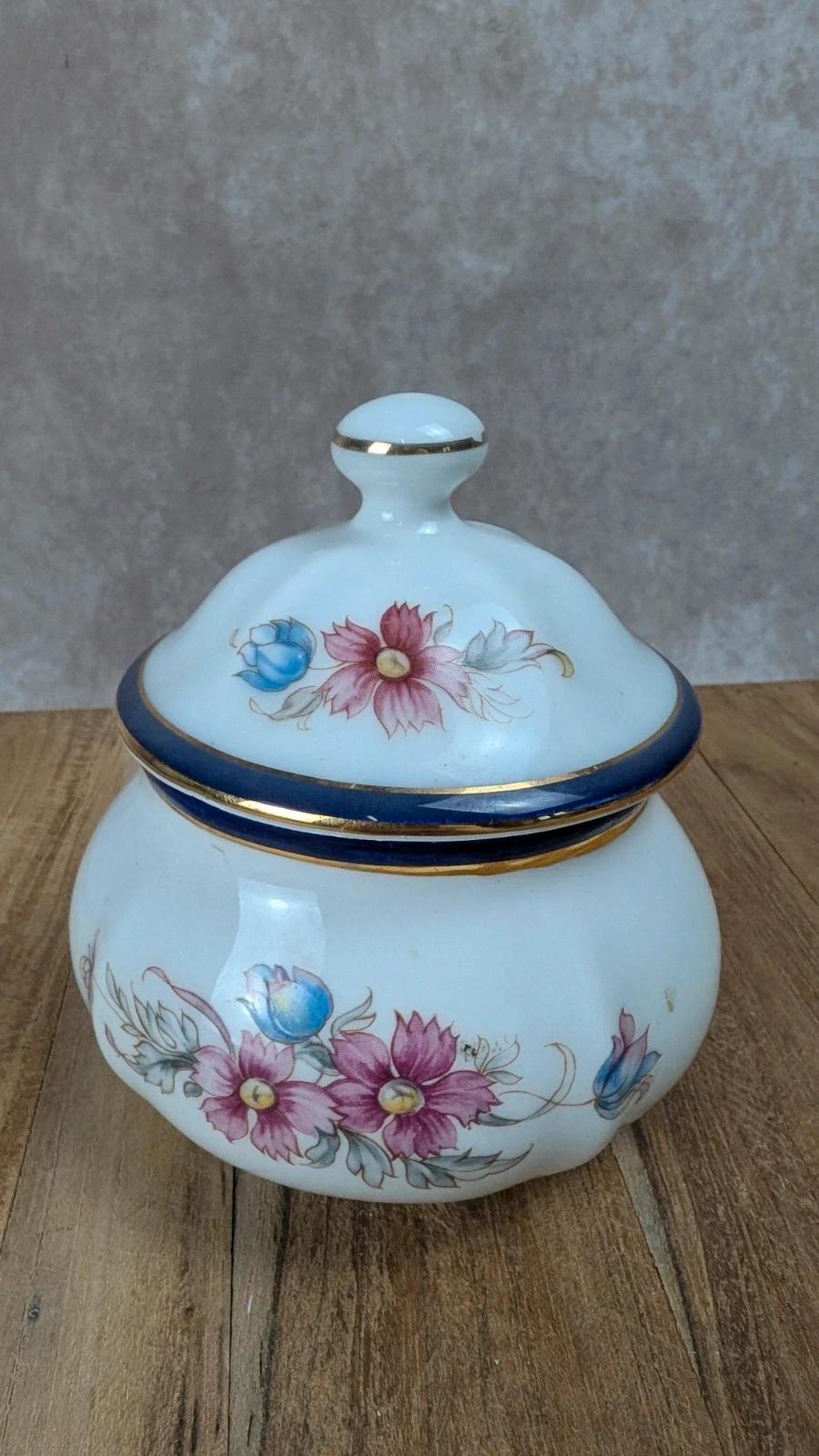 Boîte en porcelaine peinte à la main – Paris