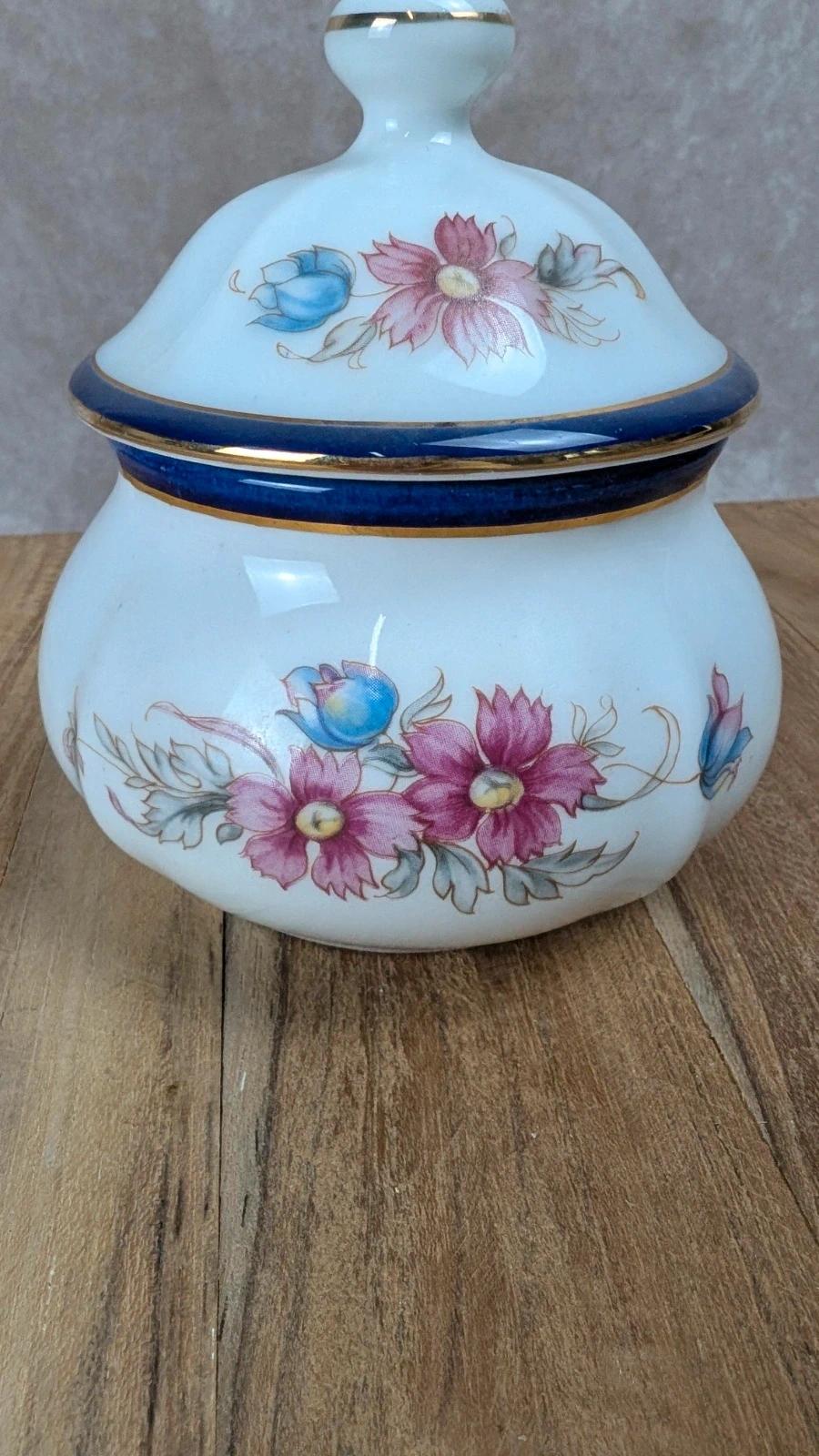 Boîte en porcelaine peinte à la main – Paris