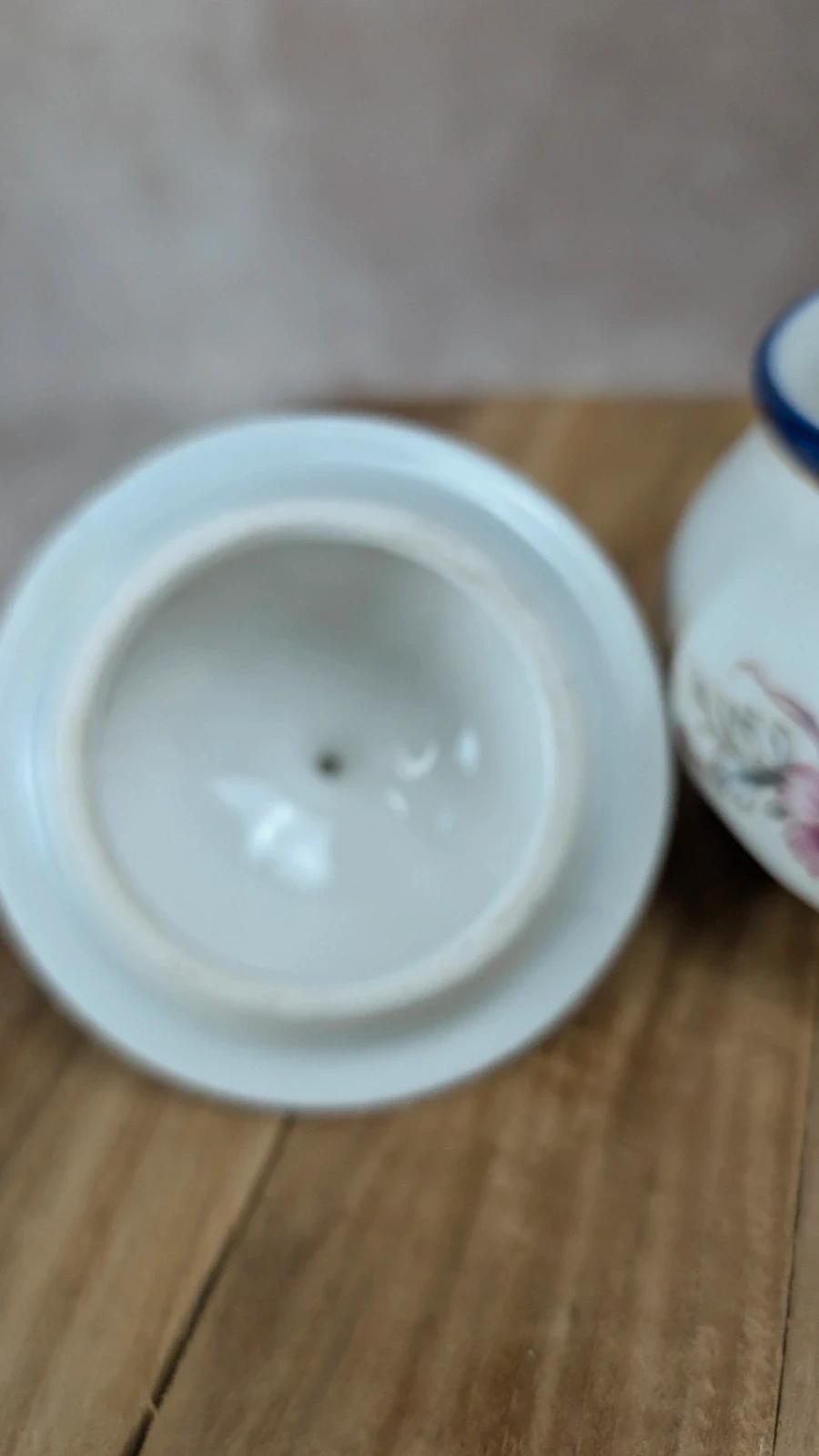 Boîte en porcelaine peinte à la main – Paris