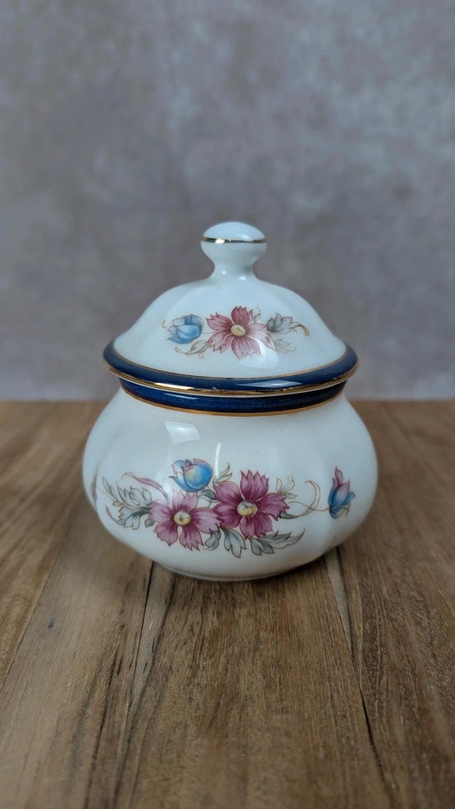 Boîte en porcelaine peinte à la main – Paris