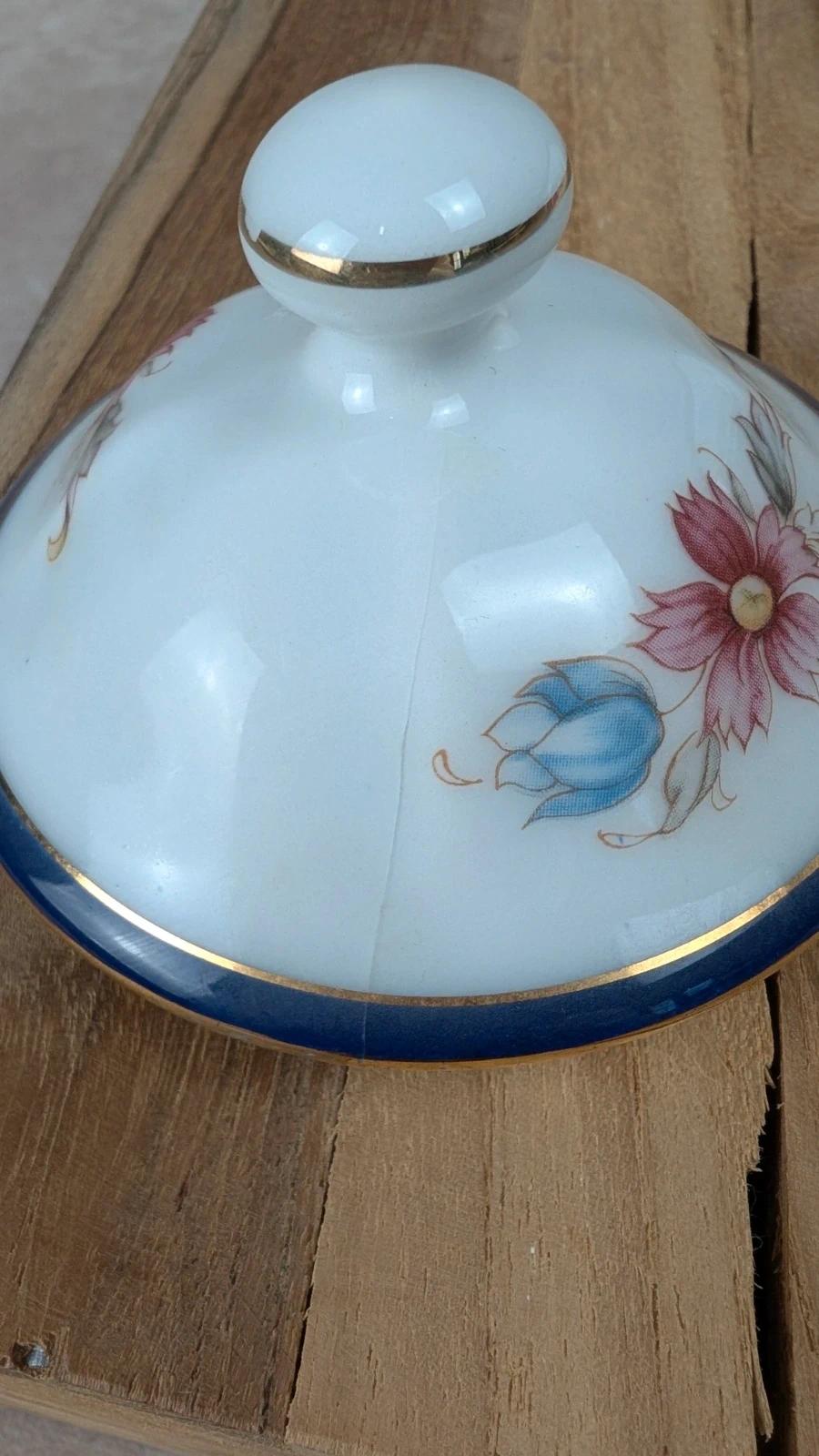 Boîte en porcelaine peinte à la main – Paris