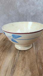 Bol ancien en céramique – décor floral bleu & bordeaux