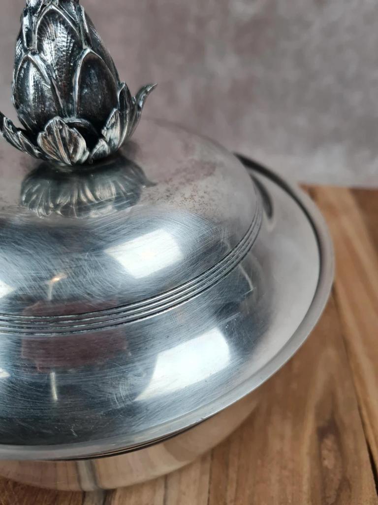 Bonbonnière ancienne en métal argenté Gelb – Motif artichaut Art déco