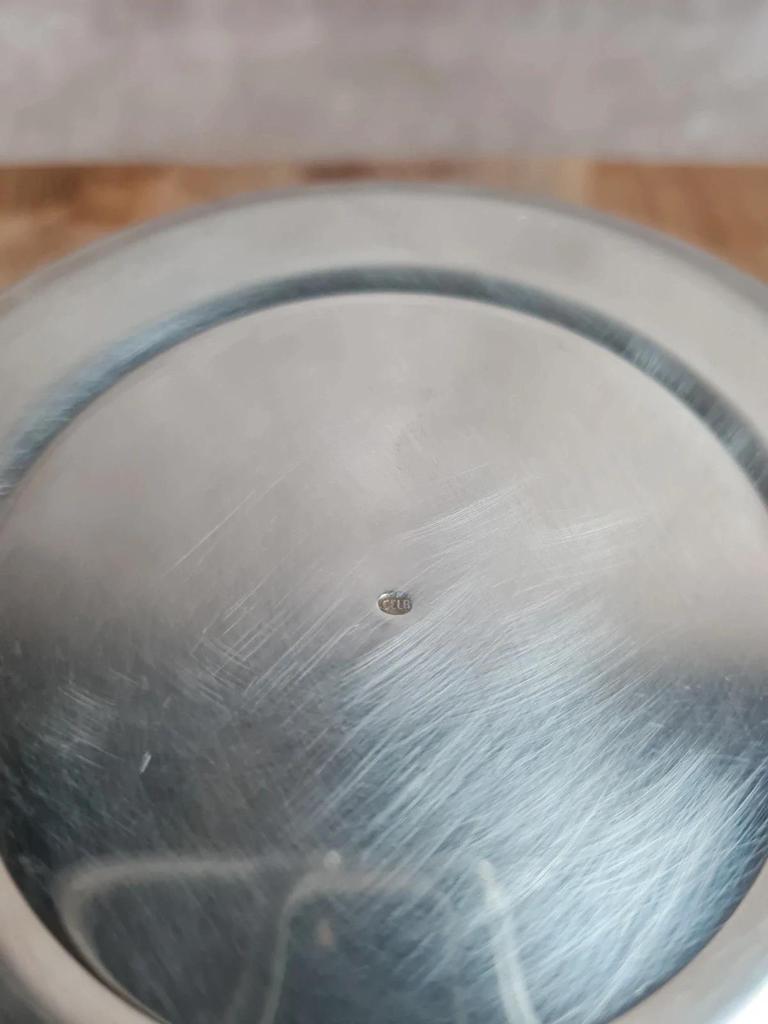 Bonbonnière ancienne en métal argenté Gelb – Motif artichaut Art déco