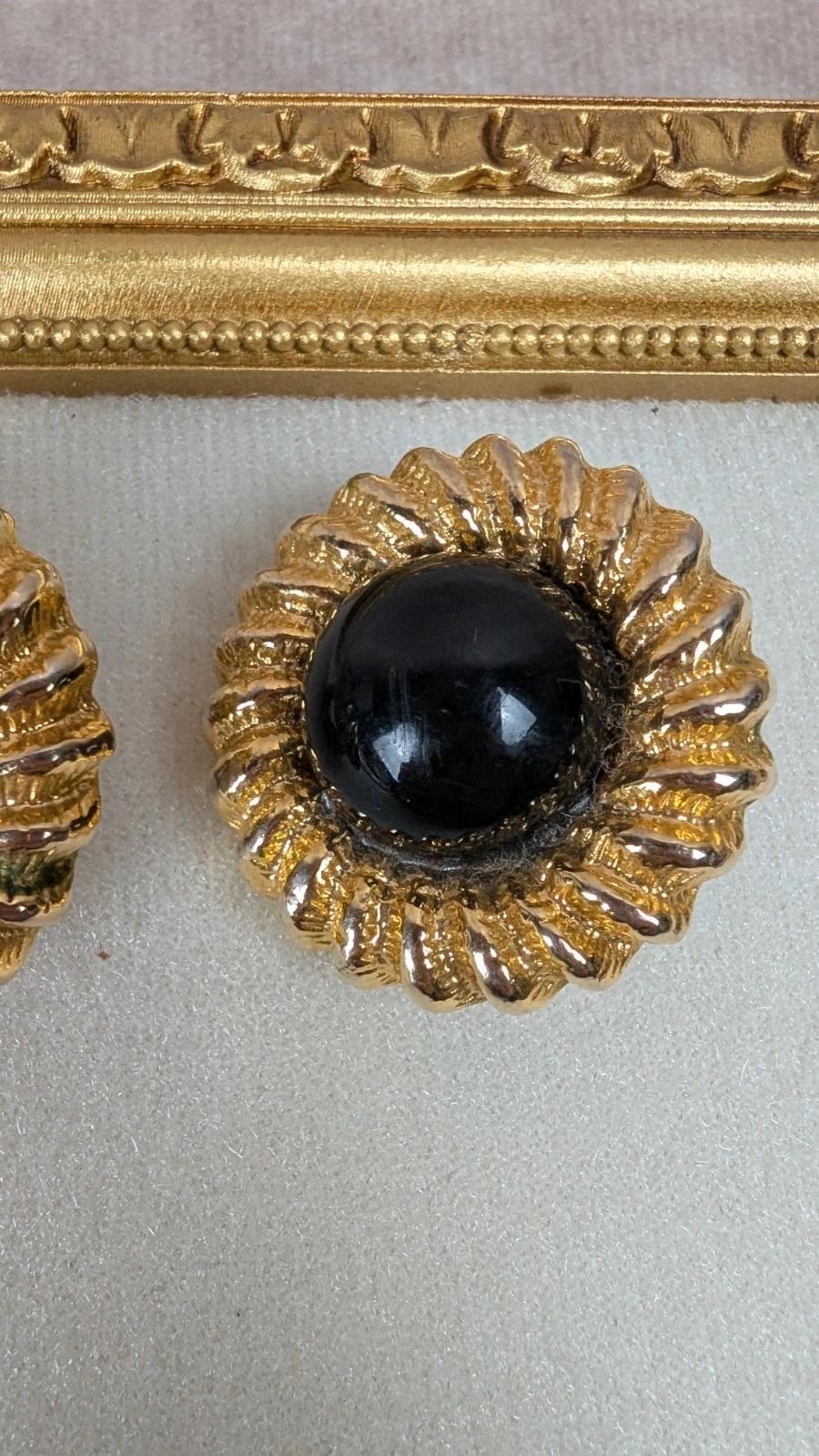 Boucles d’oreilles à clips dorées vintage –