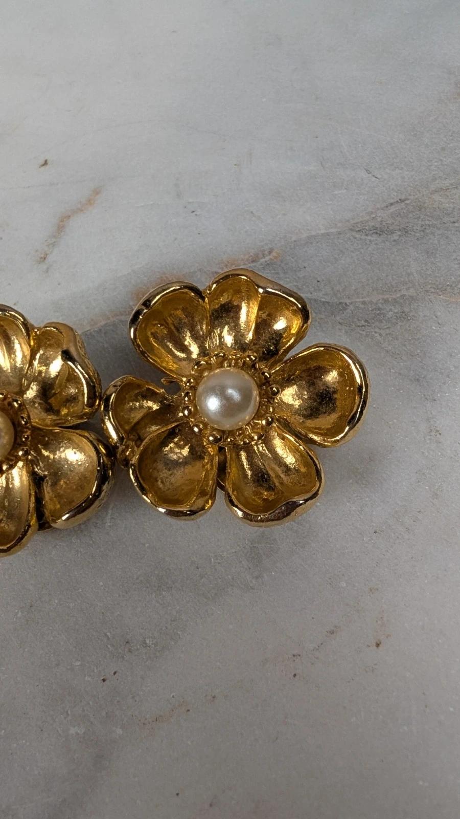 Boucles d’oreilles vintage à clips dorées fleur & perle
