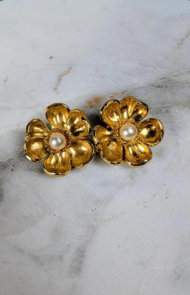 Boucles d’oreilles vintage à clips dorées fleur & perle