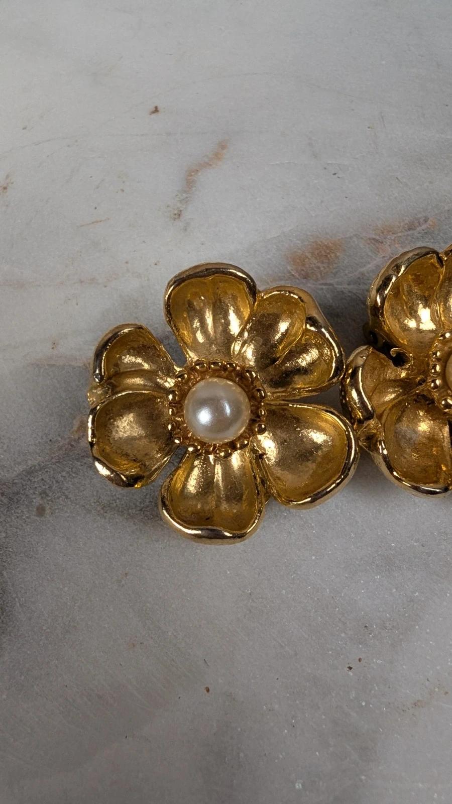 Boucles d’oreilles vintage à clips dorées fleur & perle