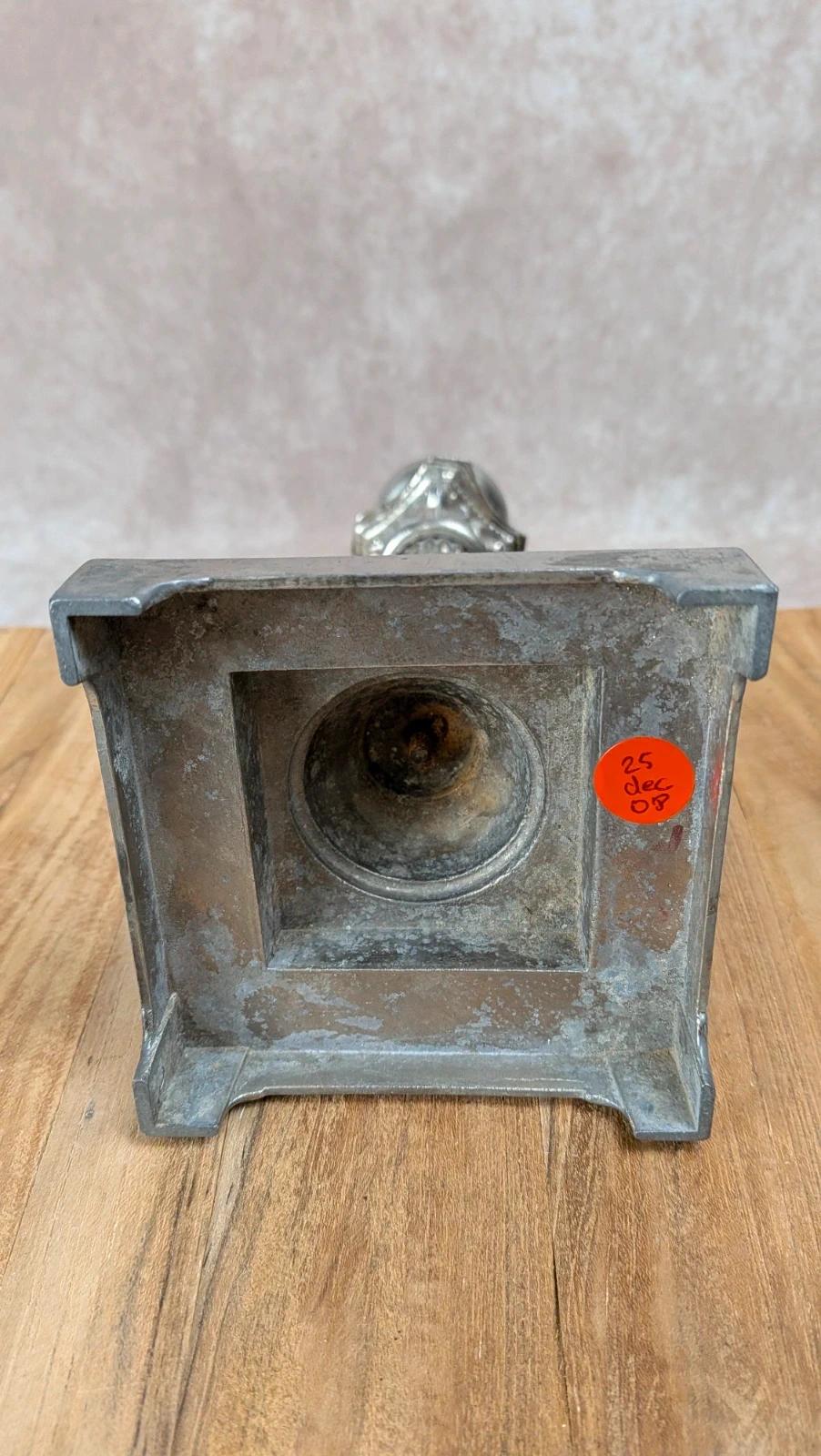 Bougeoir colonne métal argenté – Style corinthien