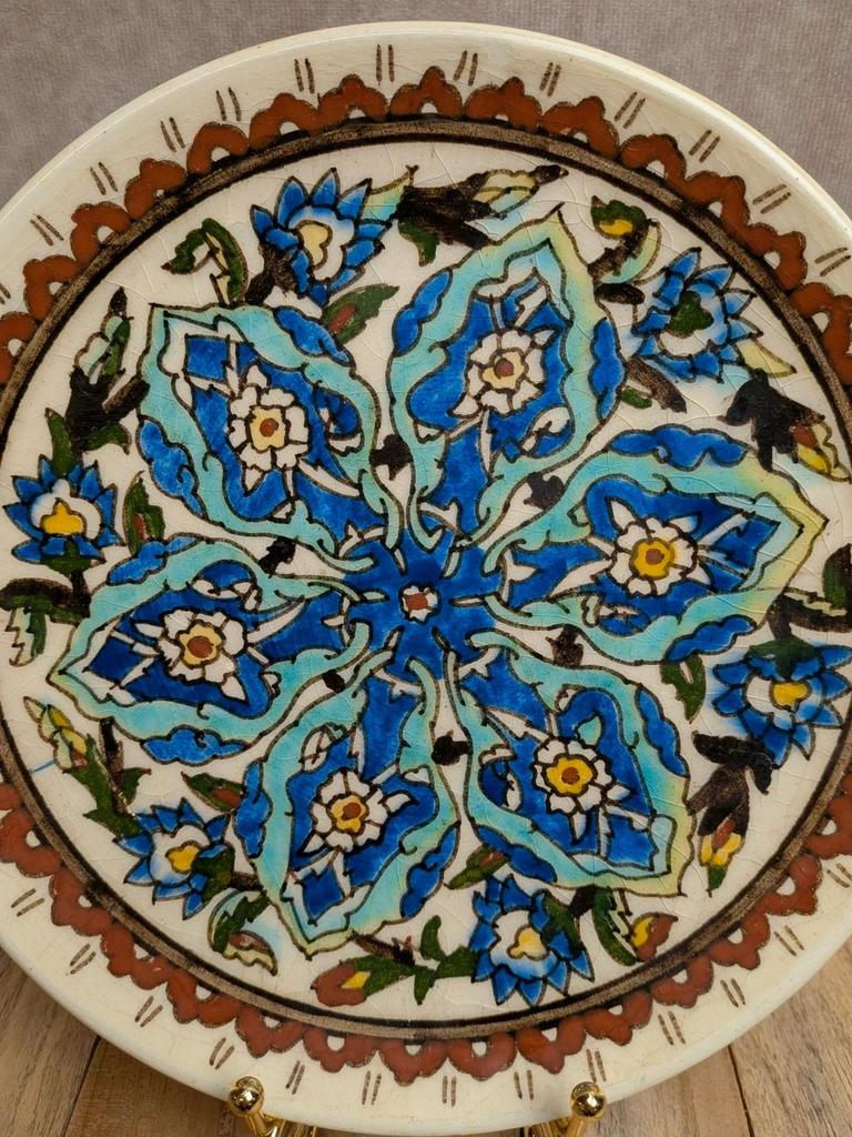 💠 Assiette artisanale en céramique émaillée décor floral 💠