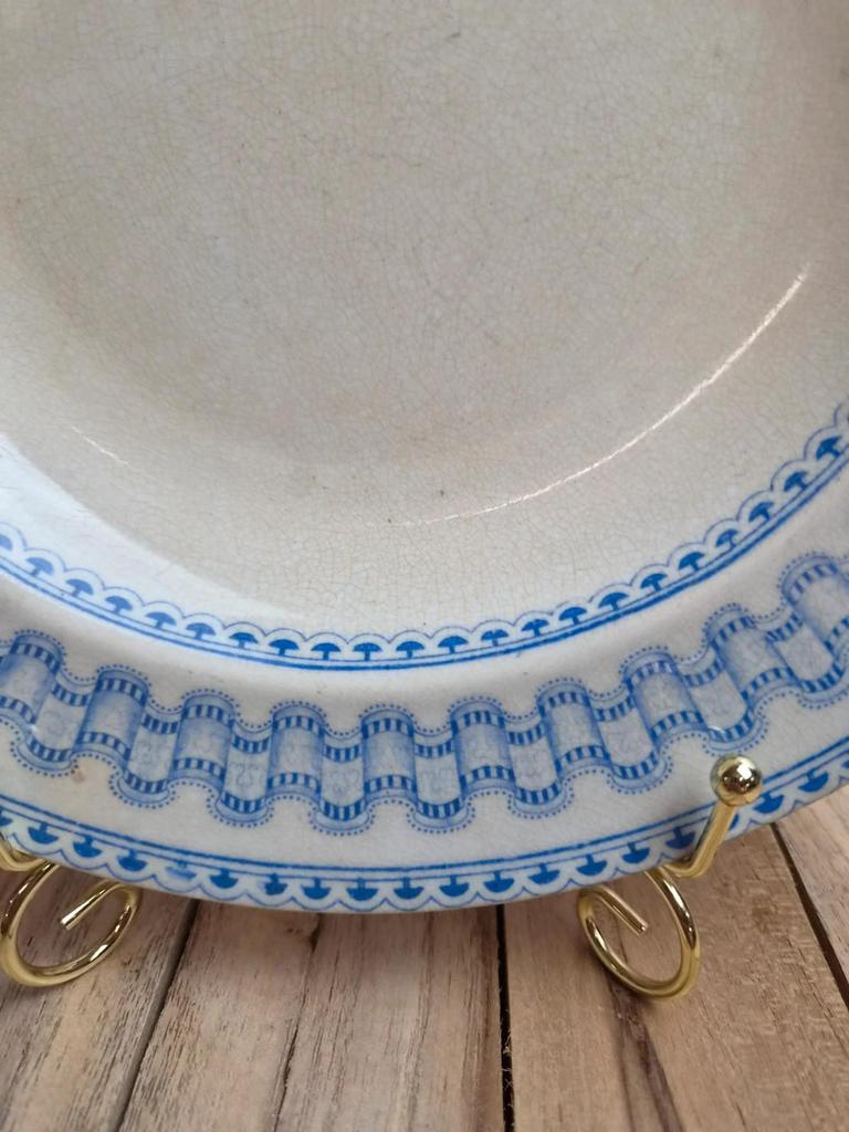 Grande assiette creuse ancienne anglaise B.p.w.&m. Milan – Terre de fer