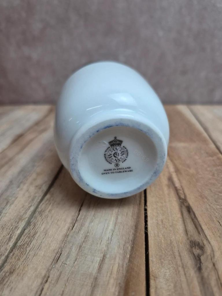 Cuiseur à œuf en porcelaine Royal Worcester blanc avec couvercle – Made in England