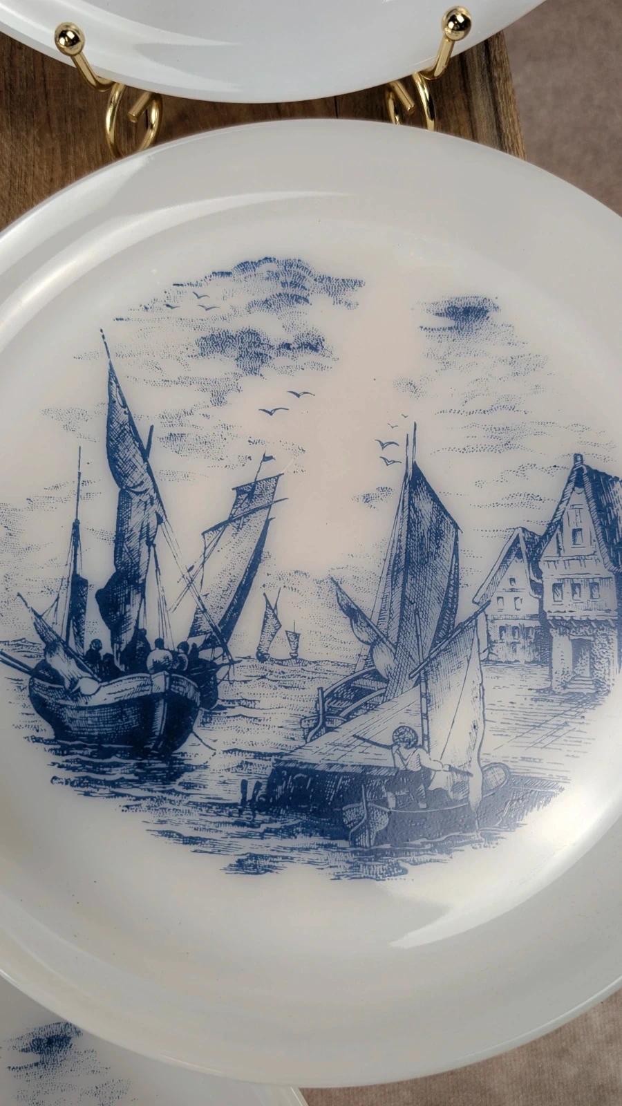 Charmant lot de 5 assiettes Arcopal décor “bateaux” bleu