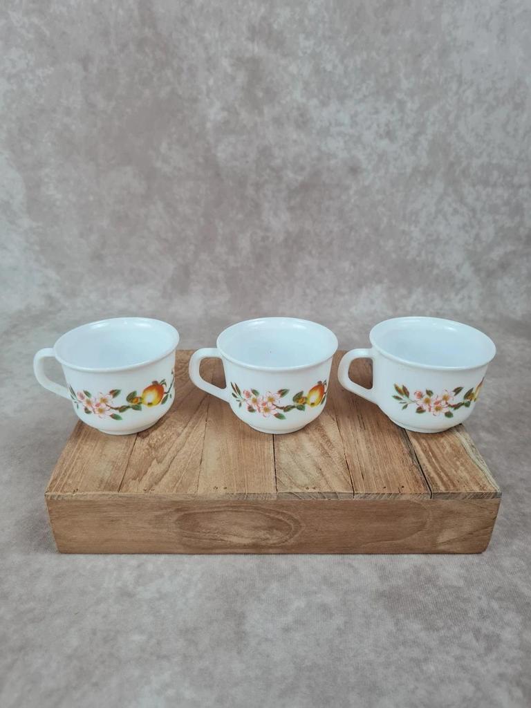 Lot de 3 tasses à café Arcopal – motif pommes vintage