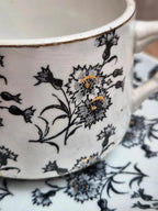 Tasse et soucoupe anciennes Gien – terre de fer – décor floral doré