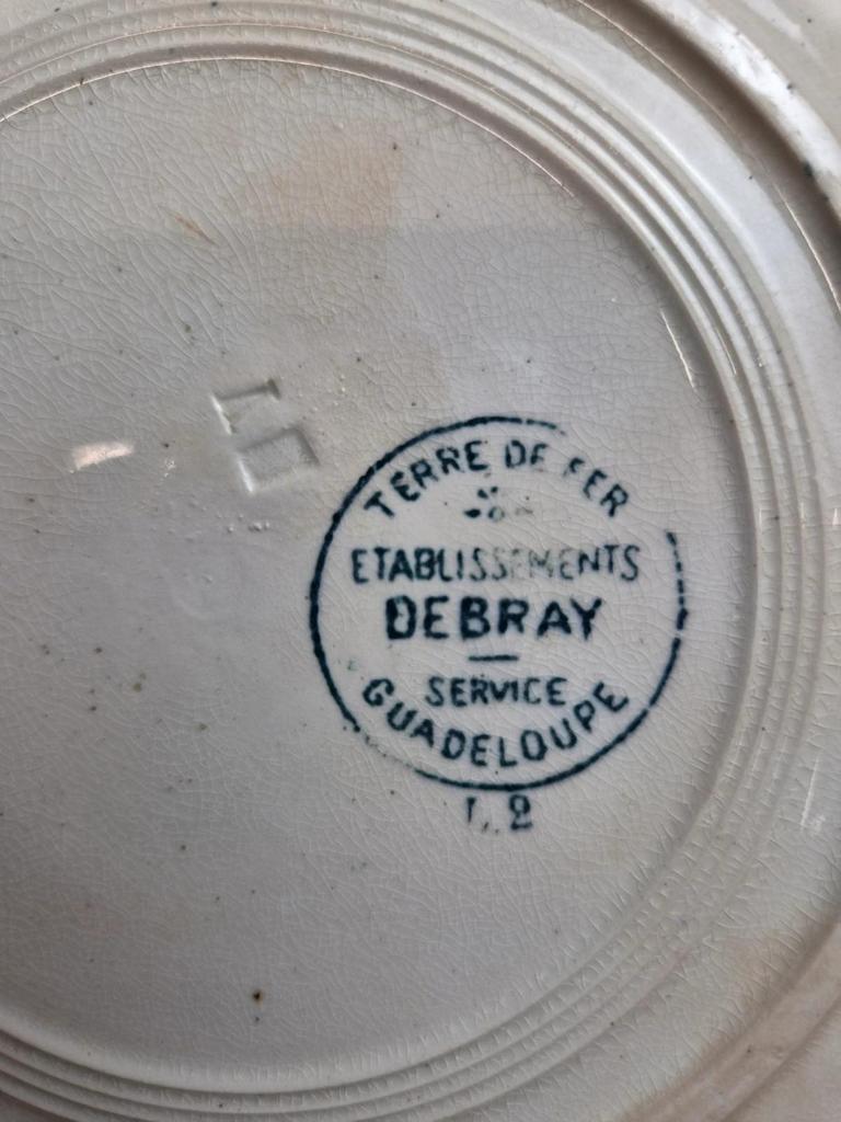 Assiette ancienne Terre de Fer – Service Guadeloupe – Établissements Debray